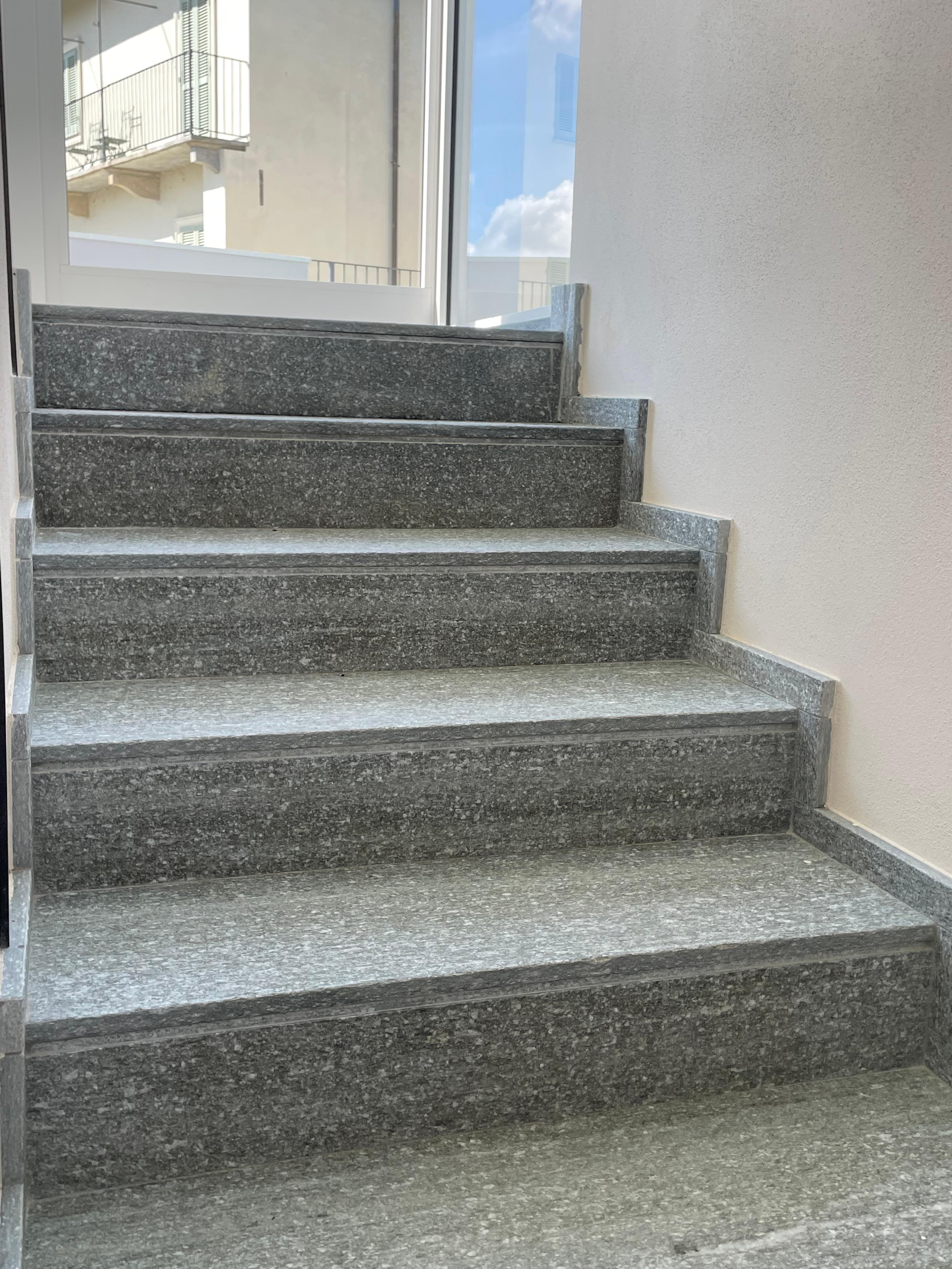 Blockstufe Luserna Gneis