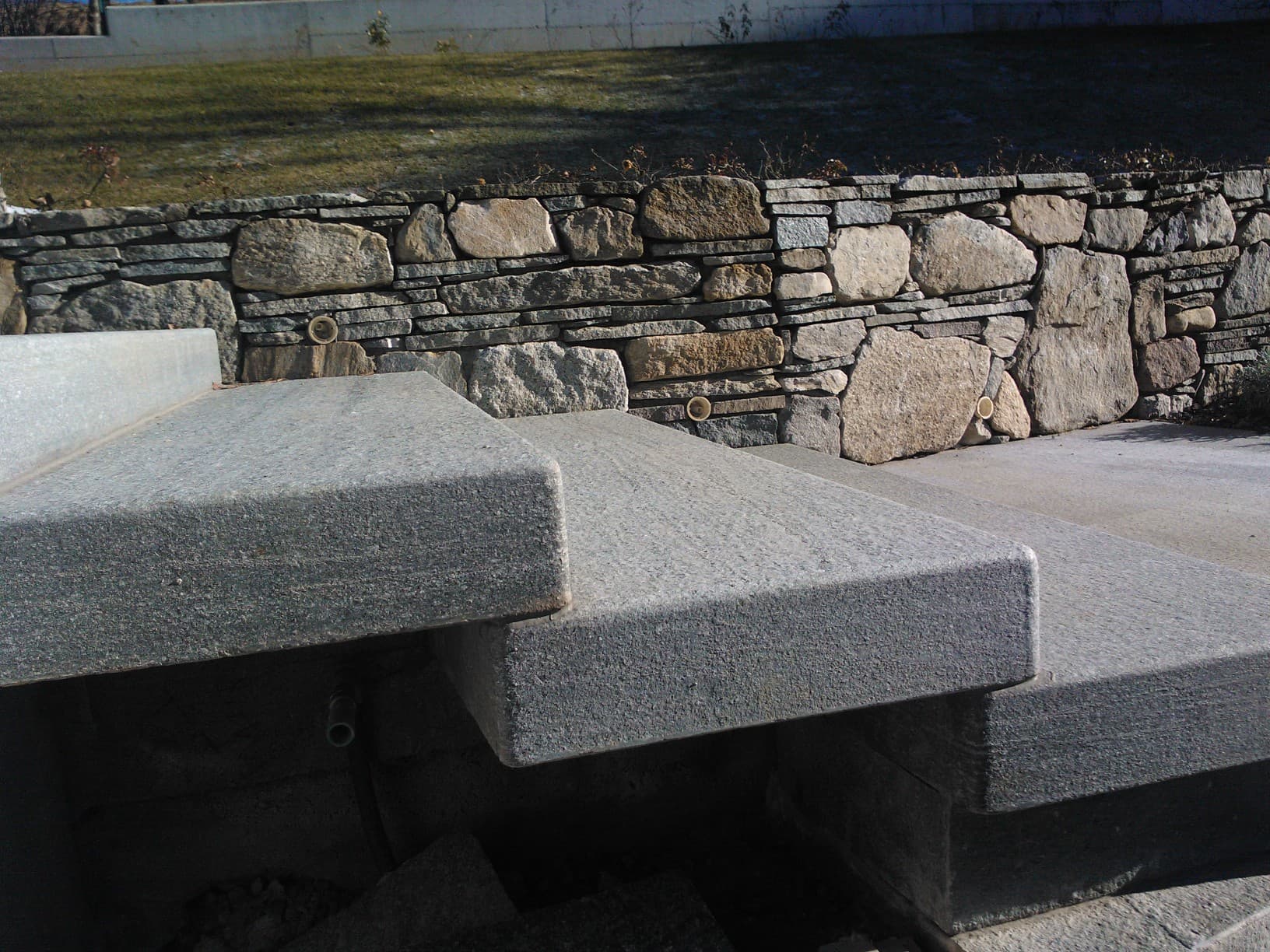 Blockstufe Luserna Gneis