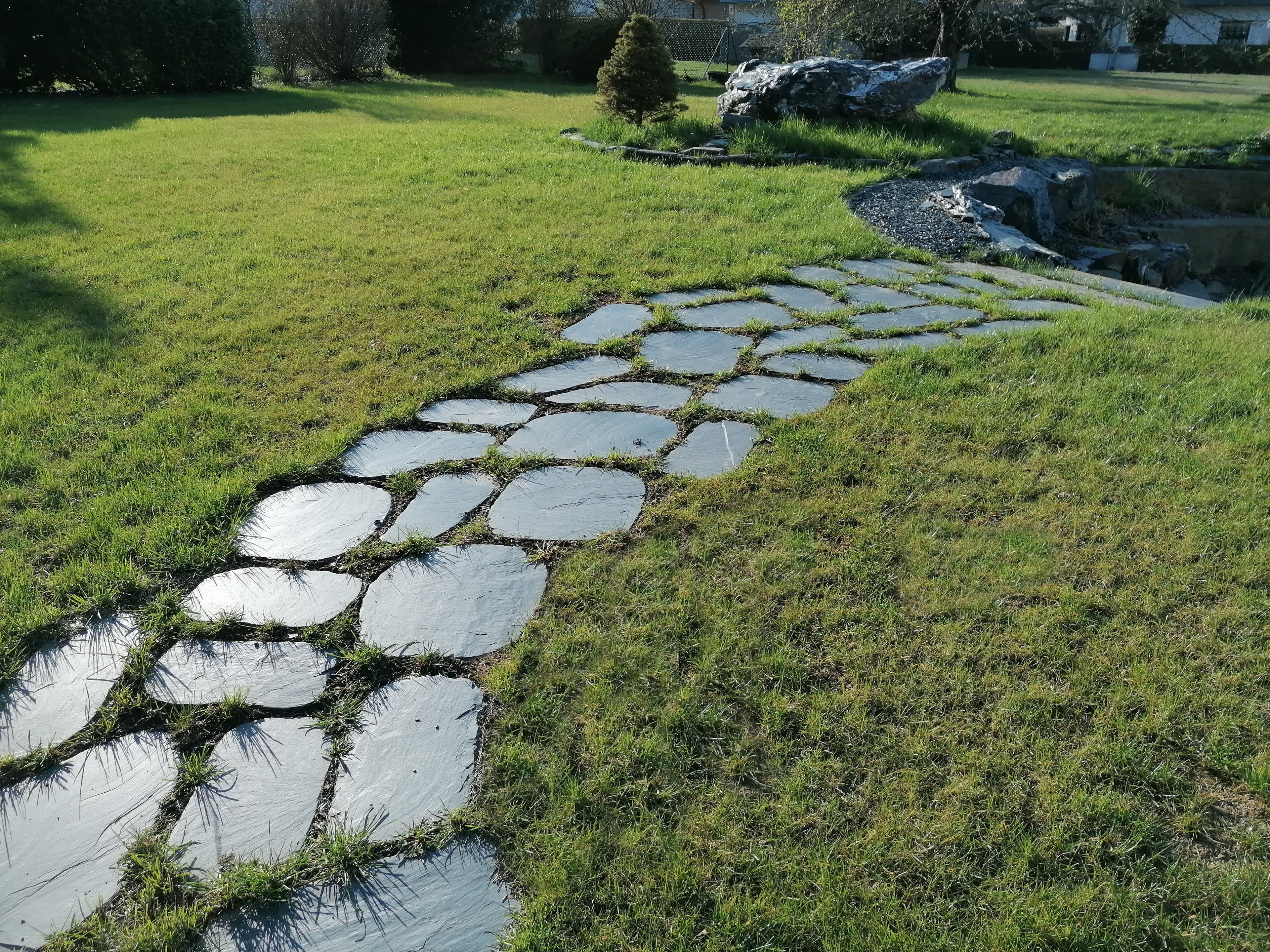 Schiefer Bodenplatte