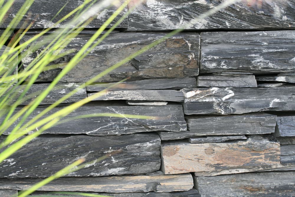 Schiefer Mauerstein